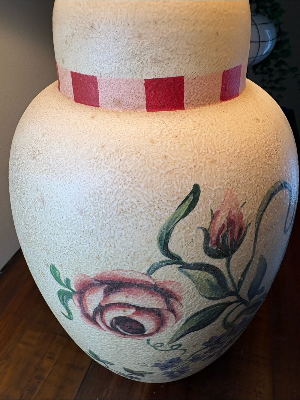 Vintage Cottagecore Ceramic Table Lamp - Picture 6 of 15
